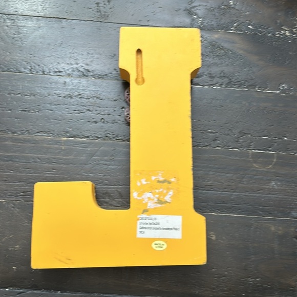 Letter L floral decor block with hole to hang. - Picture 2 of 5